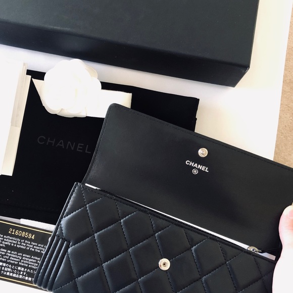 !!!SOLD!!! Large Chanel Boy wallet - Picture 2 of 6